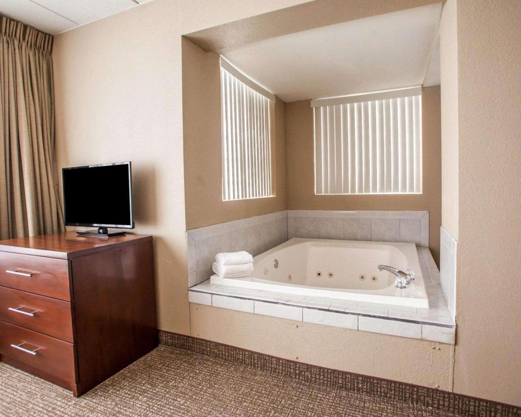 Quality Inn & Suites Orland Park - Chicago Exteriör bild